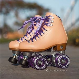 MOXIE ROLLER SKATES